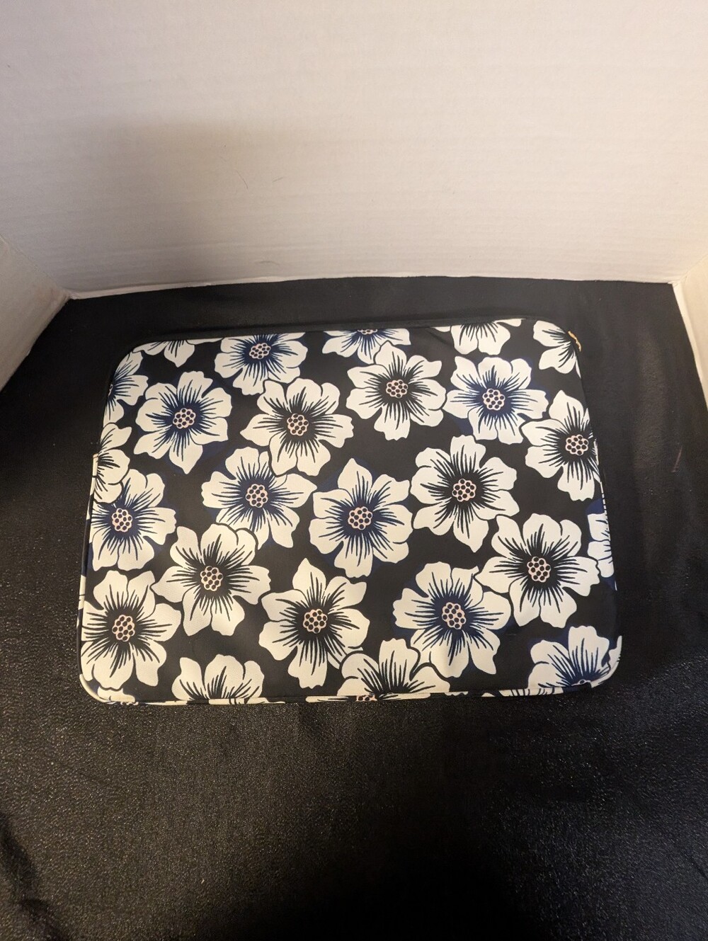 Kate Spade Blake Avenue Laptop Tablet Case iPad Floral Pouch Blue & White - Picture 2 of 10